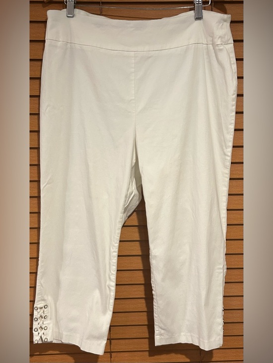 Classic Pants - Cato White Stretch Capris with Grommet Hem size 18 W